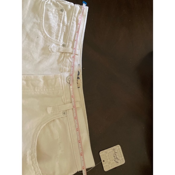 We The Free  Makai Jean Short(3 to 4 inch inseam; 12" front rise; Waist 32”) - Picture 14 of 14